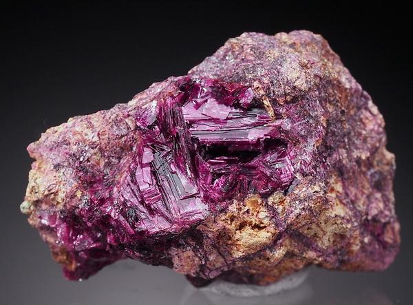 Erythrite